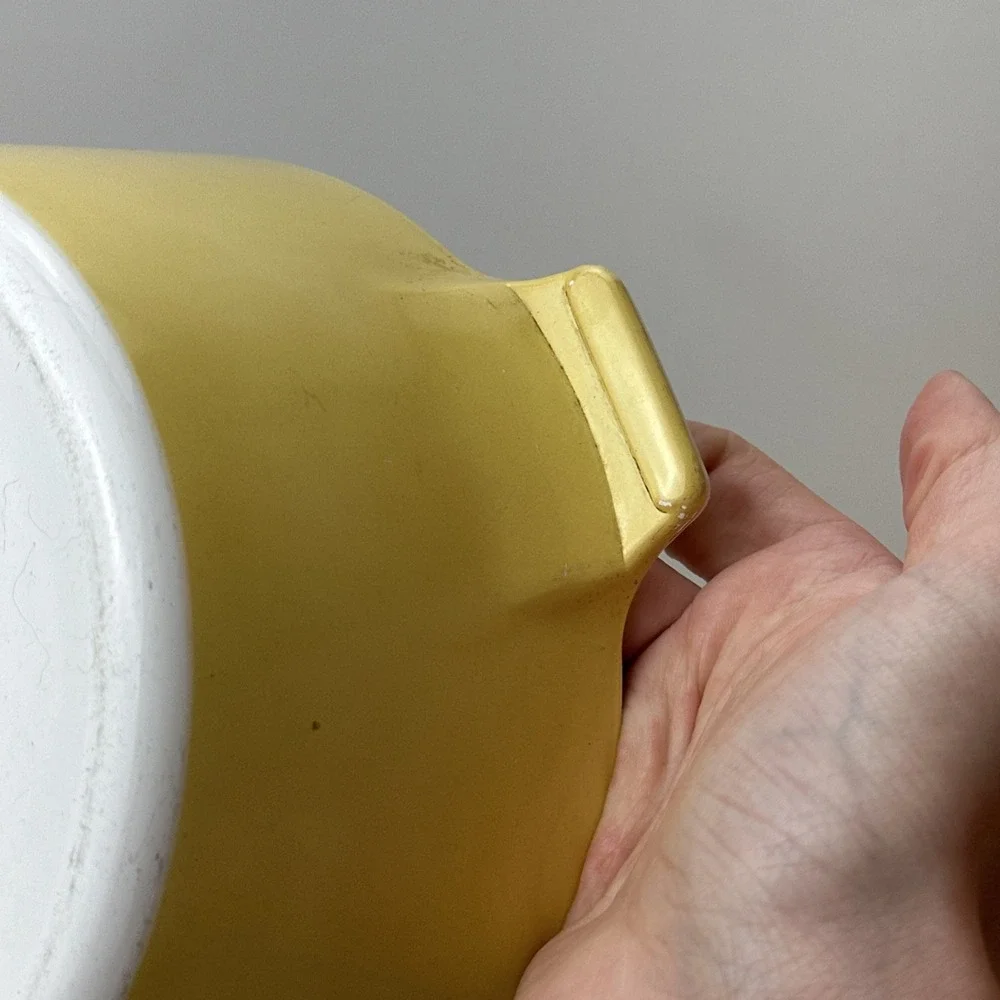 Vintage Corning Ware Yellow Round with Lid Casserole Dish B 1-3/4-B 1.75 Quart